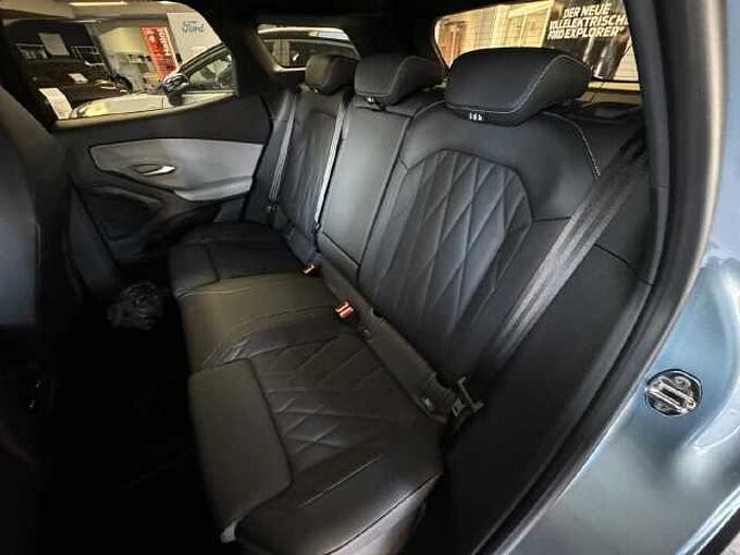 Ford Explorer Premium RWD